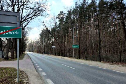 Aleja Piłsudskiego w Wesołej - Widok od strony wyjazdu z Sulejówka. Fot. SZRM